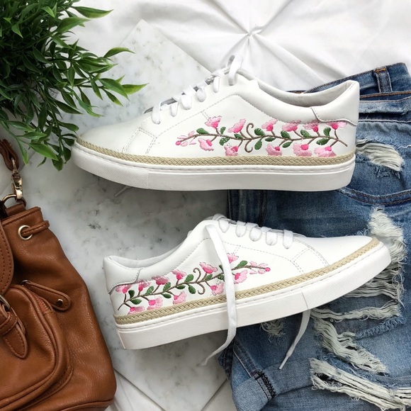 Caslon Shoes - Caslon Embroidered Floral White Sneaker